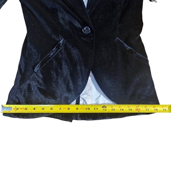 MODCLOTH Fine And Sandy Black Velvet Rouched 3/4 Sleeve Blazer Jacket Size XS - Picture 8 of 15